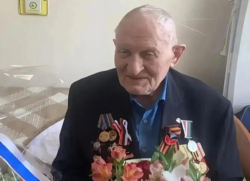 Александр Моор поздравил тюменского ветерана со 102-летием