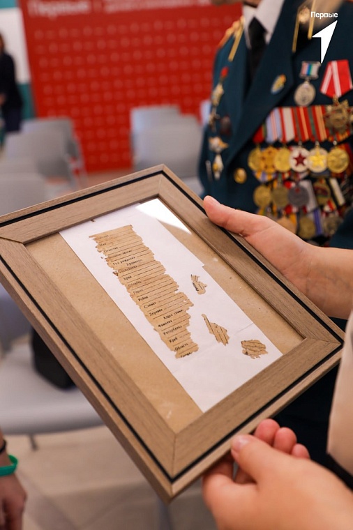 Поисковики передали тюменской семье медальон участника Великой Отечественной войны