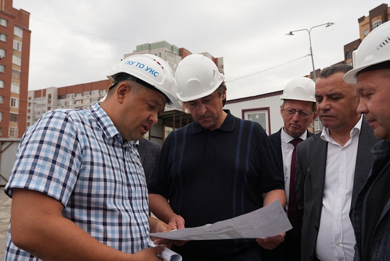 Максим Афанасьев сообщил о ходе строительства школ на улице Красных Зорь и в Ямальском-1