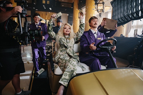 Песню Инстасамки в новогоднем фильме споет Лариса Долина