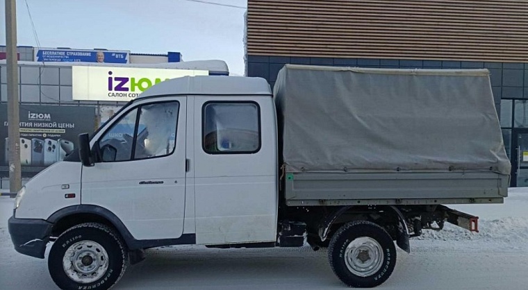 Пьяные омичи угнали машину ритуальных услуг и катались, пока не кончился бензин