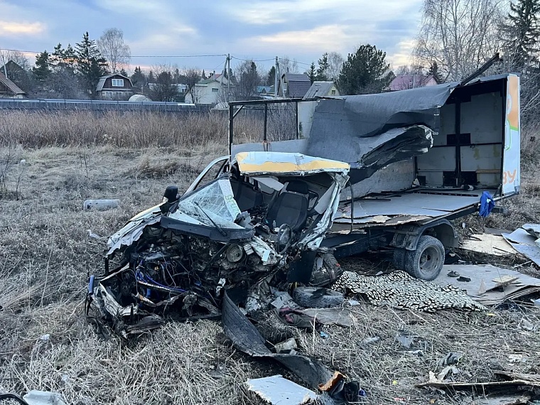 В массовом ДТП под Тюменью погиб водитель «Газели», движение ограничено