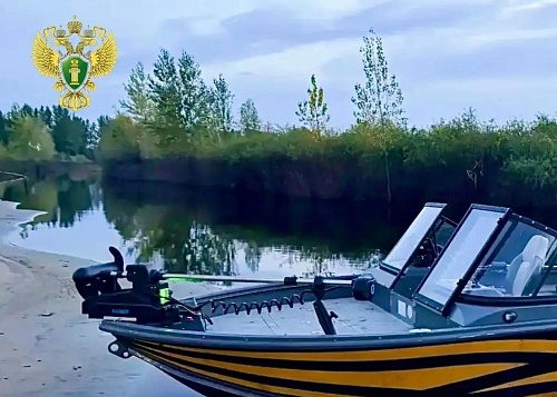 Тюменцу запретили катать людей по Туре на катере
