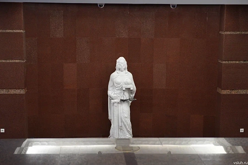 Участковый скрыл преступление, а от преступников потребовал отступных