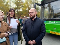 Это легко! Тюменским кондукторам дали порулить на рейсовом автобусе