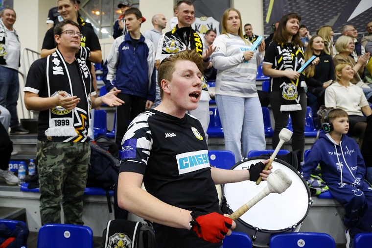 Сегодня стартует продажа билетов на тюменские матчи Кубка лиги по футзалу