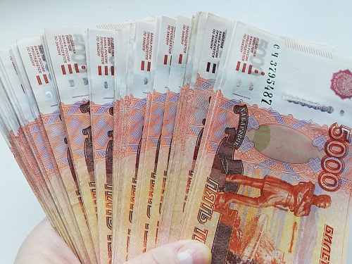 Каждый третий россиянин считает богатыми людей с доходом больше 1 миллиона рублей в месяц - опрос