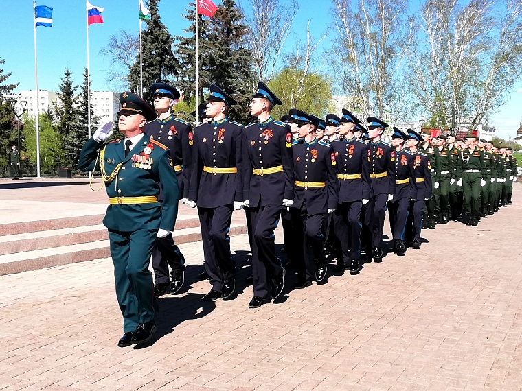 В Тюмени возложили цветы к Вечному огню