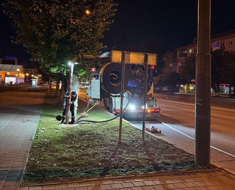 В канализации в центре Тюмени обнаружили редуктор от грузовика и электродвигатель от станка