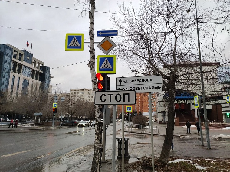 Нежный отец и кровавый президент: какие еще контрасты предъявит нам улица Свердлова в Тюмени