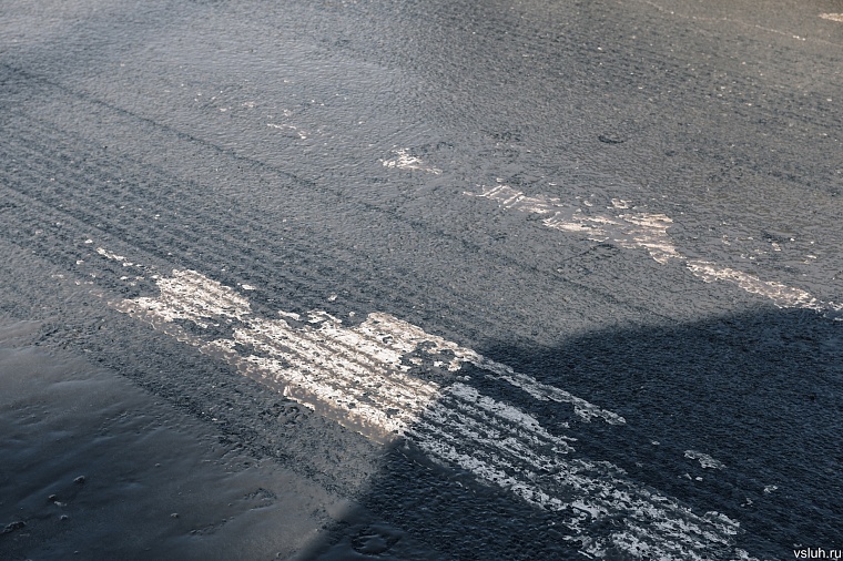 Тюменским водителям рассказали, что такое "черный лед"