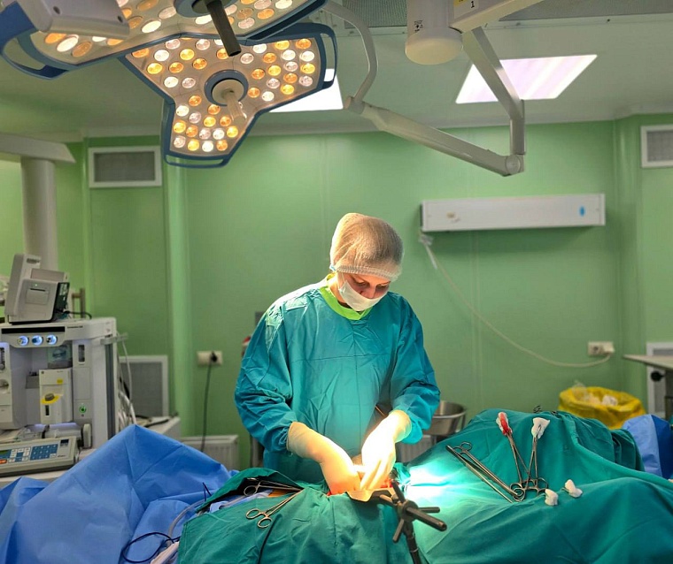 Тюменские врачи удалили пациентке крупную раковую опухоль через несколько проколов