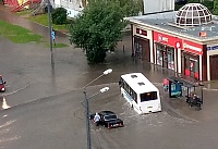 Сильный ливень затопил центр Тобольска