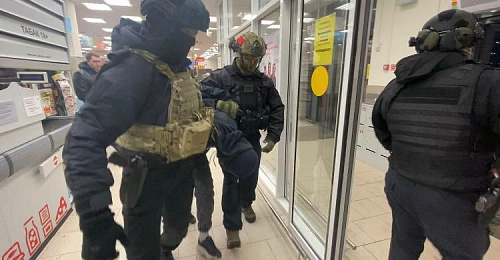 Тюменец, захвативший трех заложников в магазине, предстанет перед судом