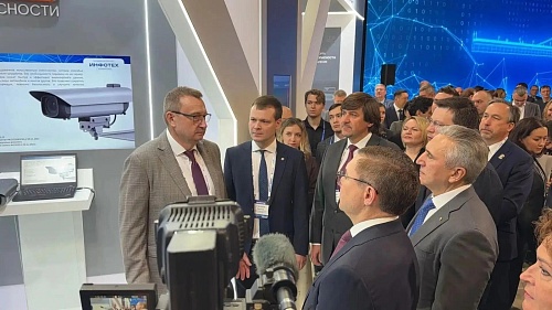 ИИ присмотрит: на «Инфотехе-2026» «Ростелеком» показал умную видеокамеру, способную работать без интернета