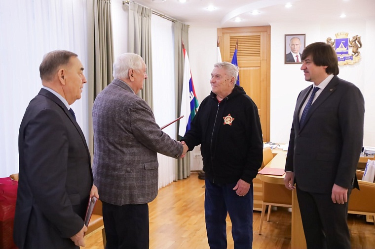 Максим Афанасьев поздравил автора идеи «Бессмертного полка» Геннадия Иванова с днем рождения