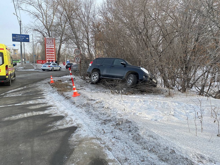 В Тюмени водитель "Тойоты" погиб за рулем в результате сердечного приступа