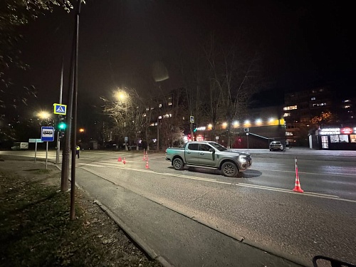 На Бабарынке в Тюмени «Форд» сбил перебегавшего на красный свет школьника