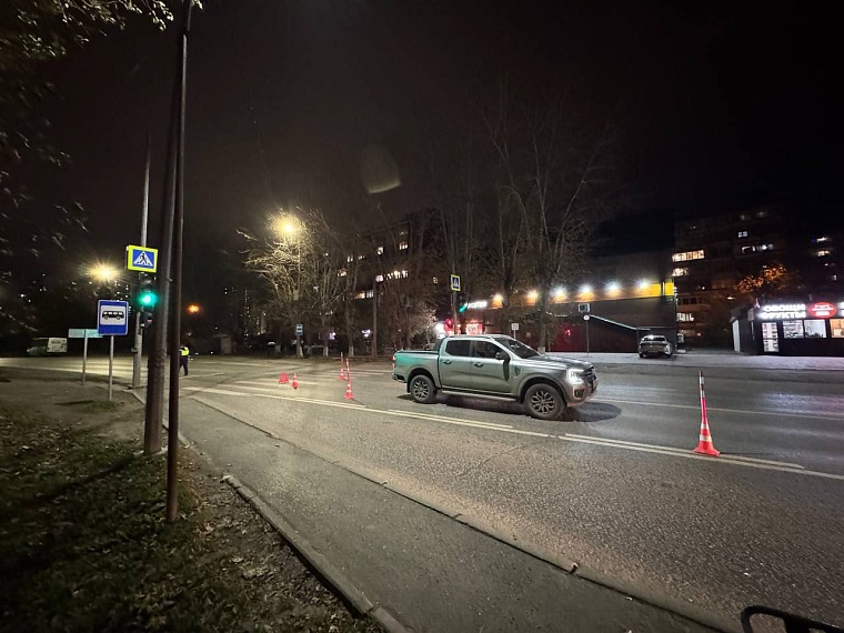 На Бабарынке в Тюмени «Форд» сбил перебегавшего на красный свет школьника