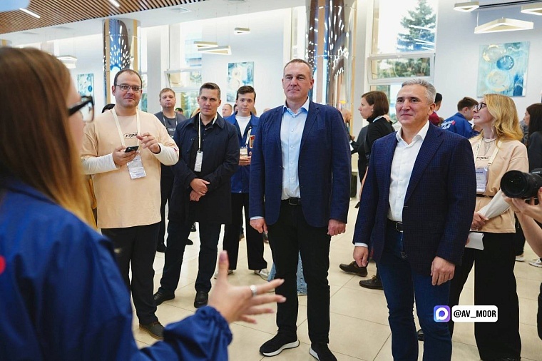 Александр Моор и Руслан Кухарук познакомились с одной из площадок форума "УТРО"