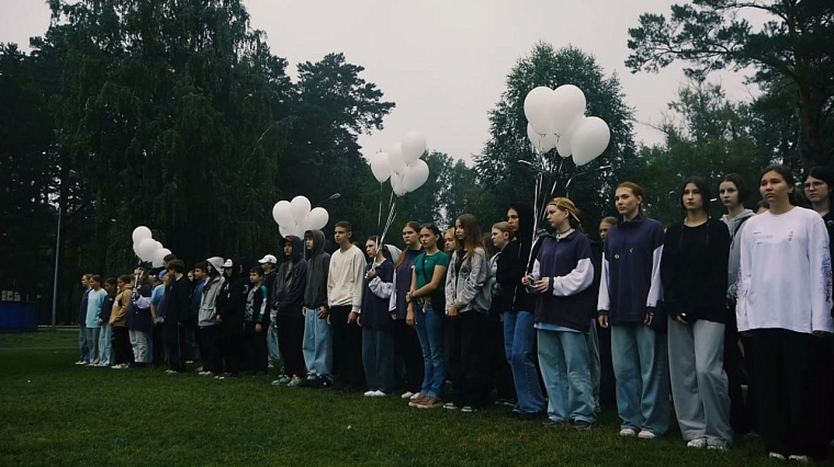 Юные тюменцы почтили память своих сверстников, погибших на Донбассе