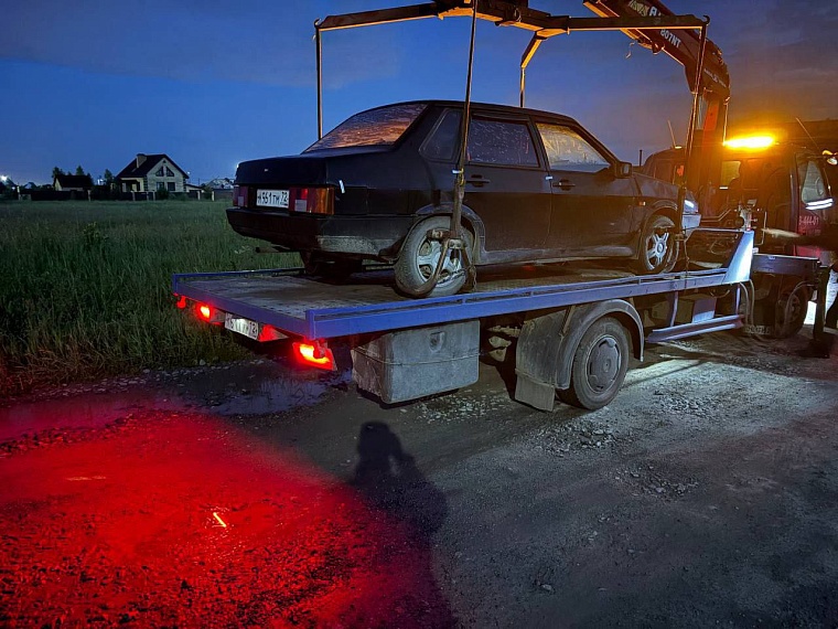 Сотрудники тюменской Госавтоинспекции задержали бесправника, который ехал за мамой