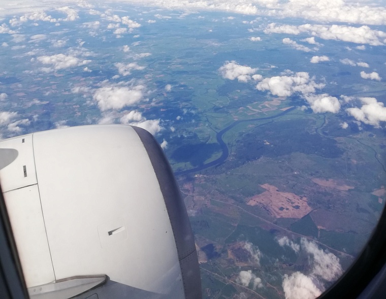 Вылетевший из Сургута самолет вернулся обратно