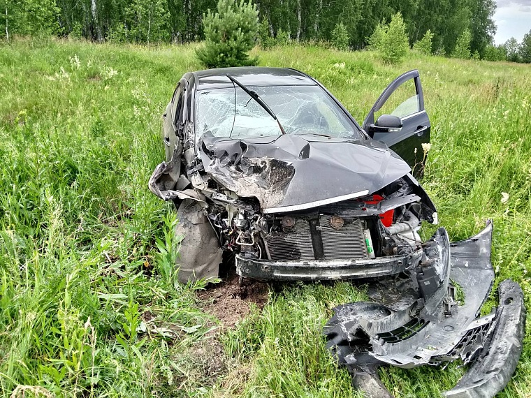 Водитель "УАЗа" погиб в столкновении с "Джили" на автодороге Тюмень - Нижняя Тавда