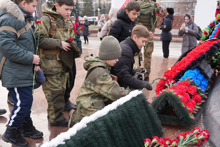 В Тюмени заложили первый камень Аллеи родов войск в честь 320-летия морской пехоты России