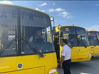 Тюменские автоинспекторы проверяют школьные автобусы перед новым учебным годом