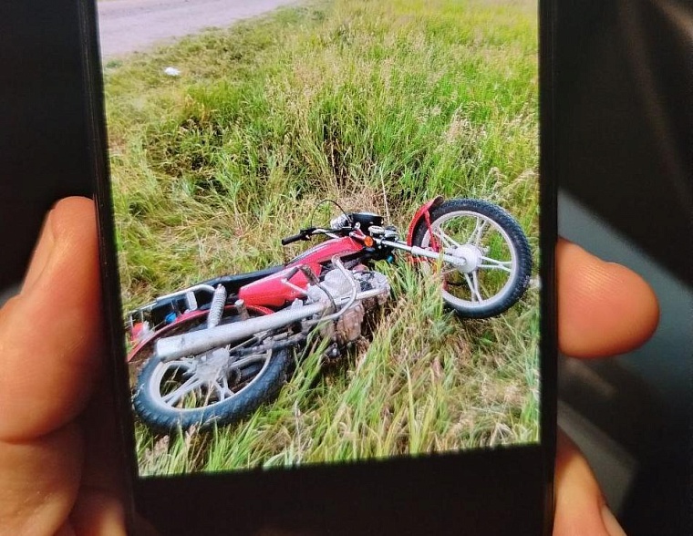 В Абатском районе трое подростков опрокинулись на мопеде, девочка в реанимации