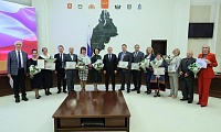 Владимир Якушев вручил награды лучшим представителям педагогической профессии