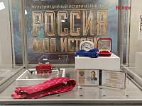 Лидер ЛДПР Леонид Слуцкий открыл в Тюмени выставку памяти Владимира Жириновского