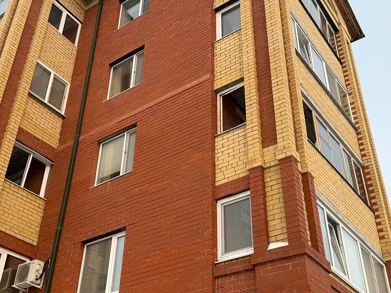 В Тобольске в результате хлопка поврежден многоквартирный дом