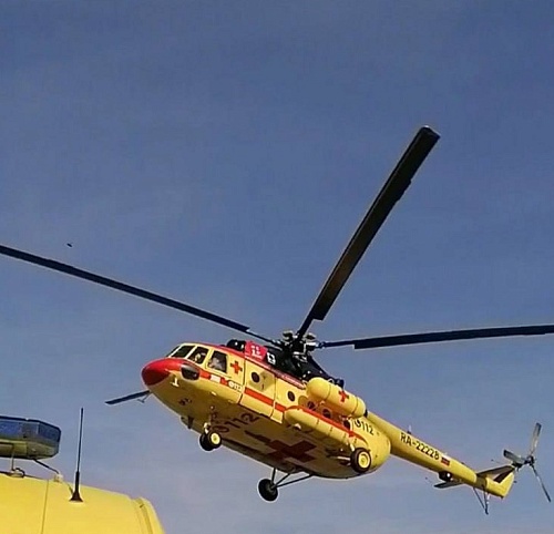 Тобольские врачи экстренно вылетели на месторождение к пациенту с инфарктом