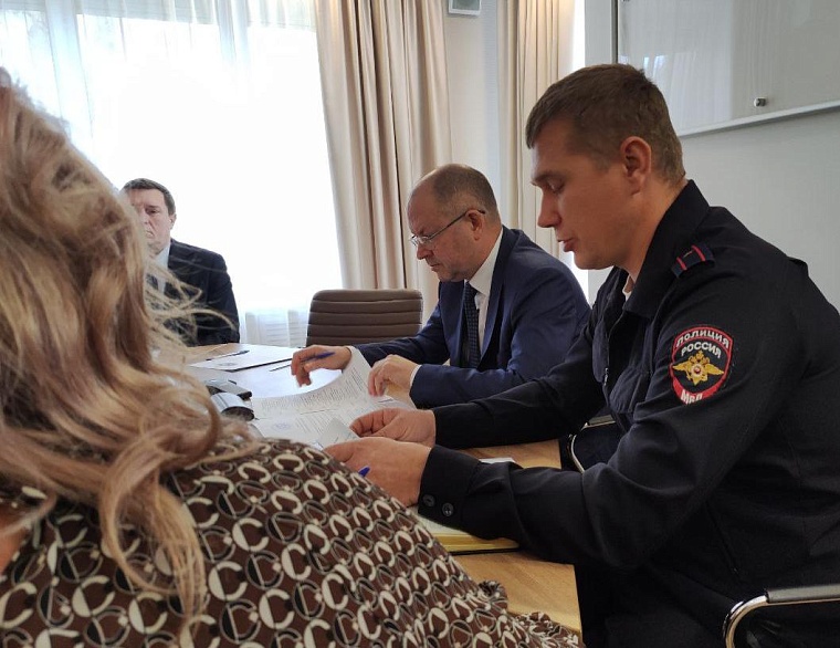 Тюменских пенсионеров призвали не полагаться во всем на внуков