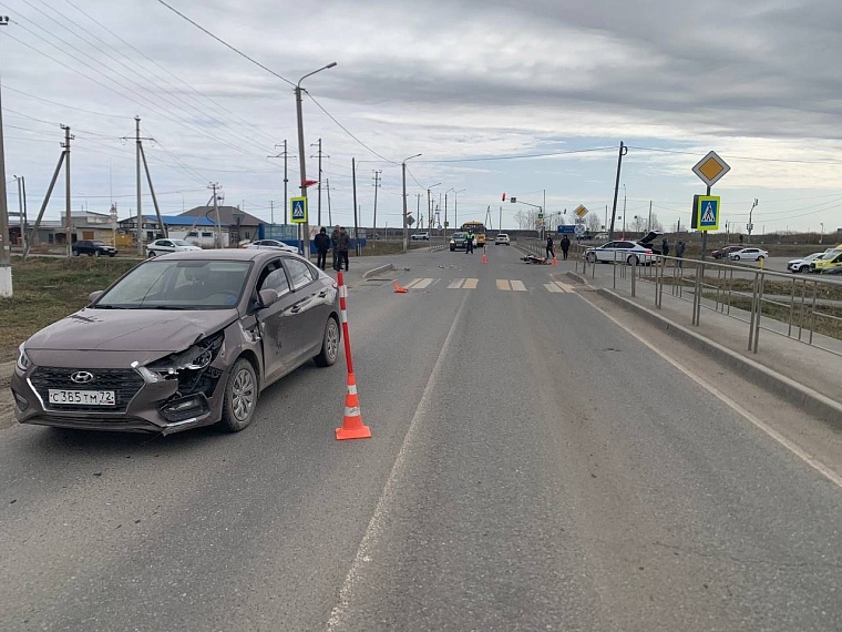 В Тюменском районе 14-летний подросток на питбайке врезался в легковой автомобиль