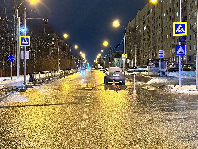 В Тюмени выбежавшую на «зебру» школьницу сбила «Тойота Королла»