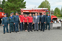 Александр Моор встретился с героями-пожарными в Большом Сорокино