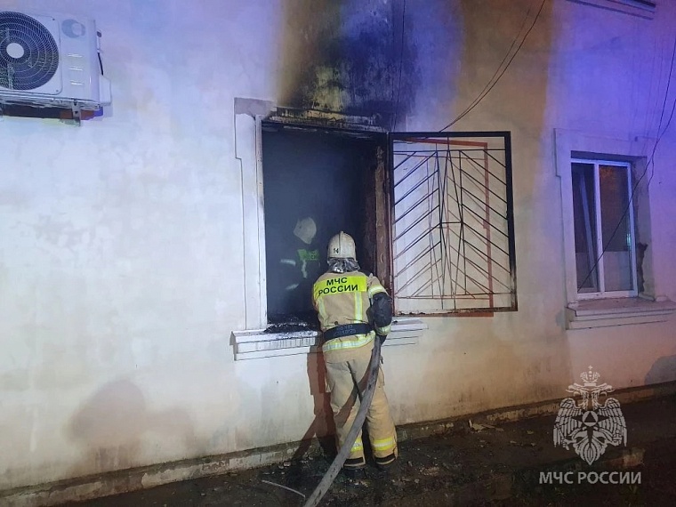 Во время пожара на улице Мира в Тюмени спасено семь человек