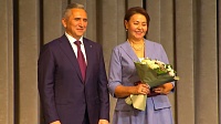Александр Моор наградил почетных работников Тюменской области