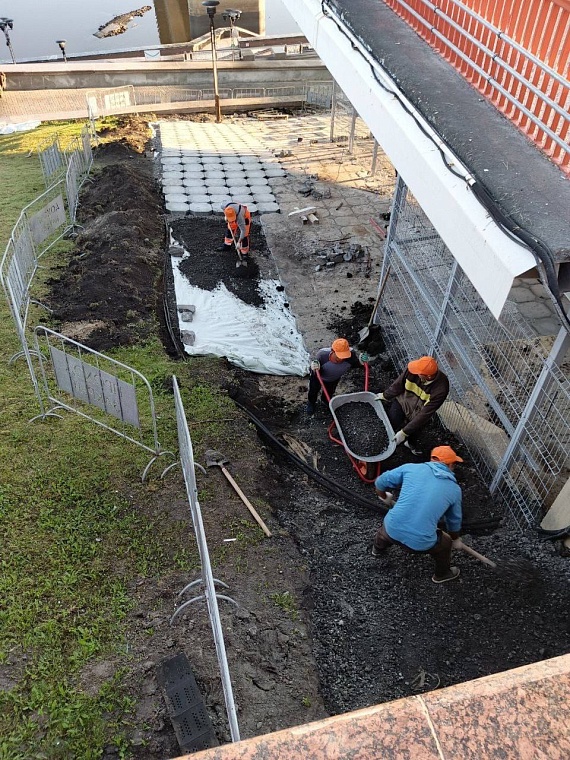 В Тюмени восстановили откос у моста на улице Челюскинцев