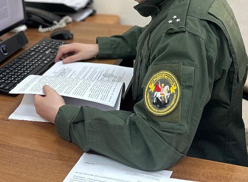 Пьяный тюменец поджег чужую дверь и тяжело ранил подростка