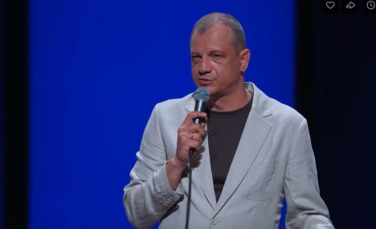 Кардиохирург из Тобольска выступил в новом сезоне стендап-шоу Open Mic