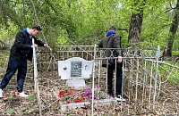 Тюменцы навели порядок на Текутьевском кладбище