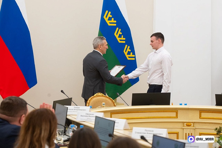 Грамотные, целеустремленные профессионалы: Александр Моор встретился с участниками профсоревнований