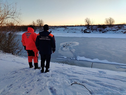 На реке Ишим спасли провалившегося под лед мужчину