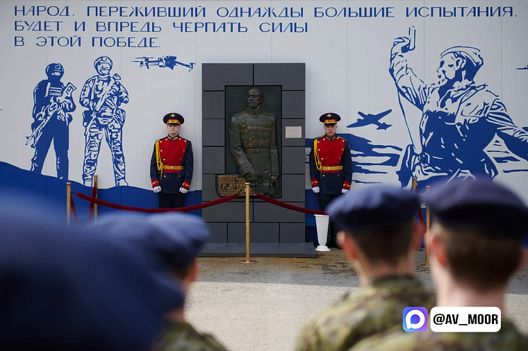 Александр Моор: Барельеф Жукова – часть исторического мурала в центре «Аванпост»