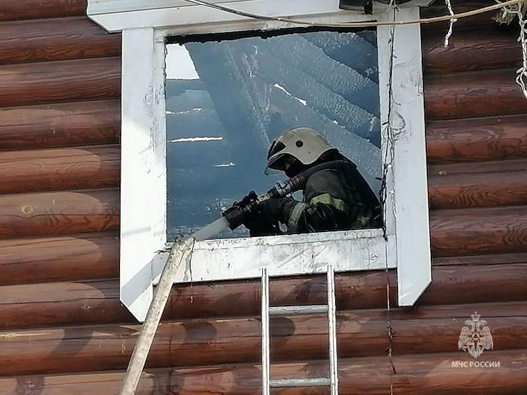 В Тюменском округе ликвидирован крупный пожар в жилом доме