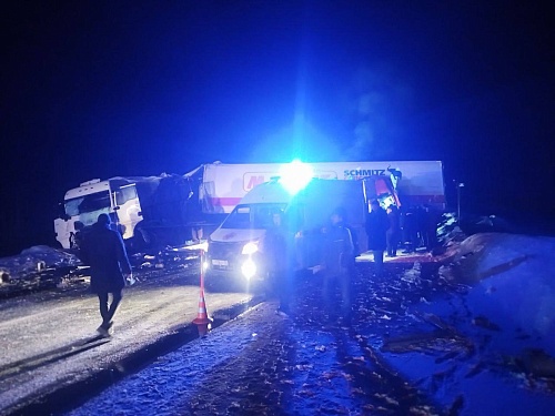 Федеральная трасса Тюмень - Ханты-Мансийск полностью перекрыта из-за массового ДТП